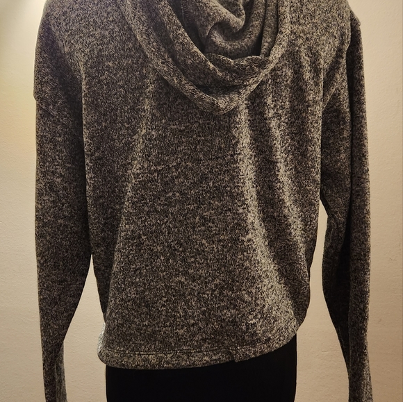 🔥 FINAL SALE PRICE 🔥 PINK BY VICTORIA SECRET CROPED HOODIE !! - Picture 4 of 6